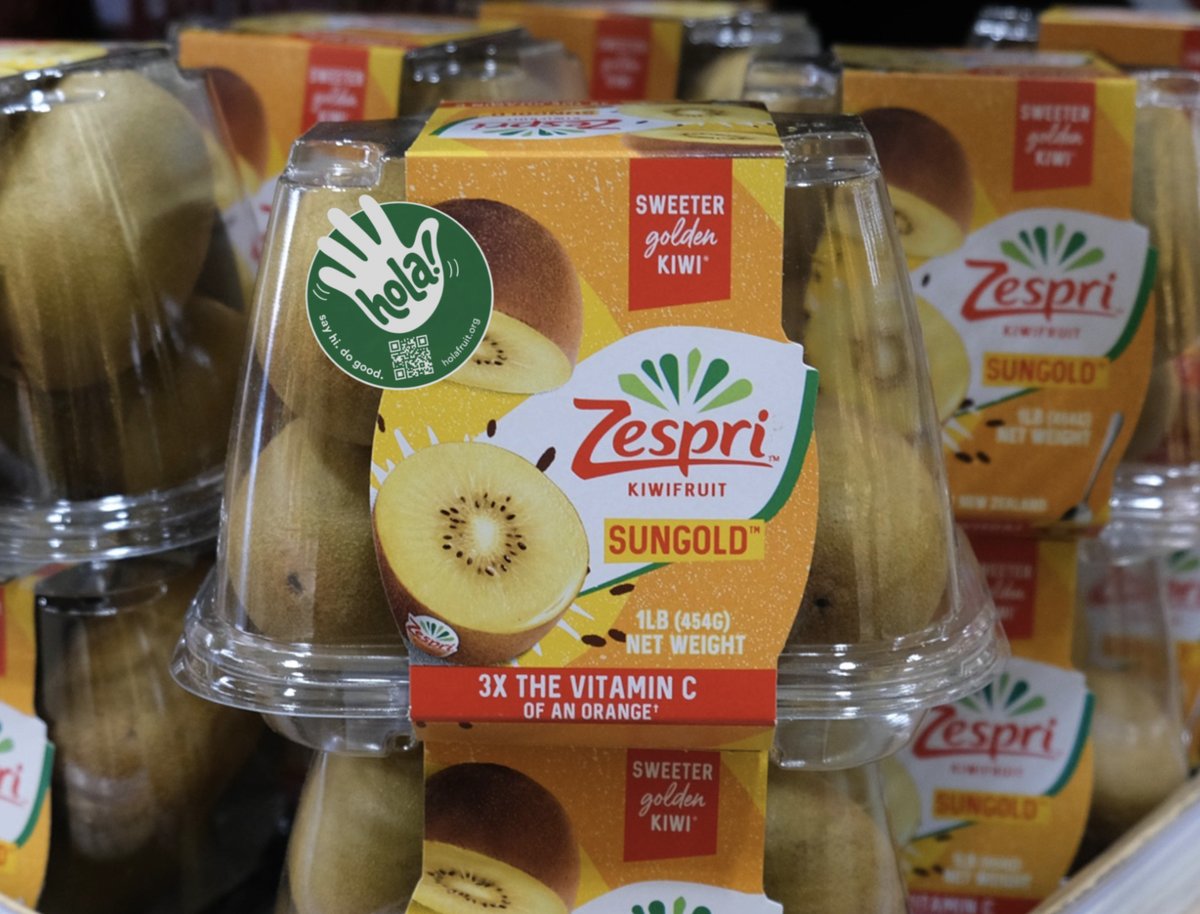 Branded kiwis with a hola! sticker